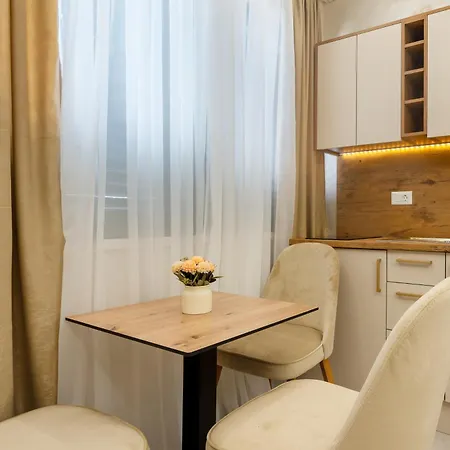 Laguna Apartment *